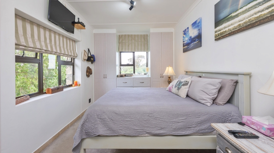 5 Bedroom Property for Sale in Struisbaai Western Cape